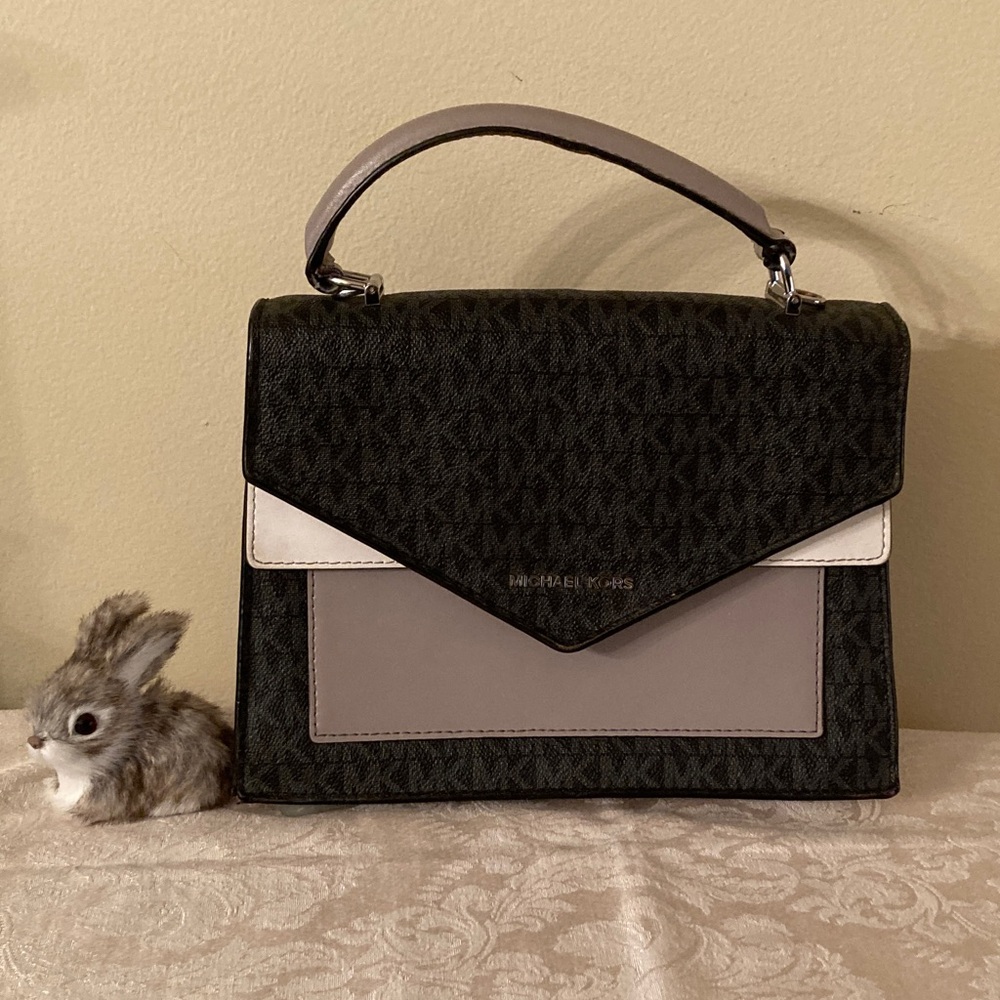 Michael Kors LUDLOW, blk & gray signature Satchel,Envelope style , very nice!